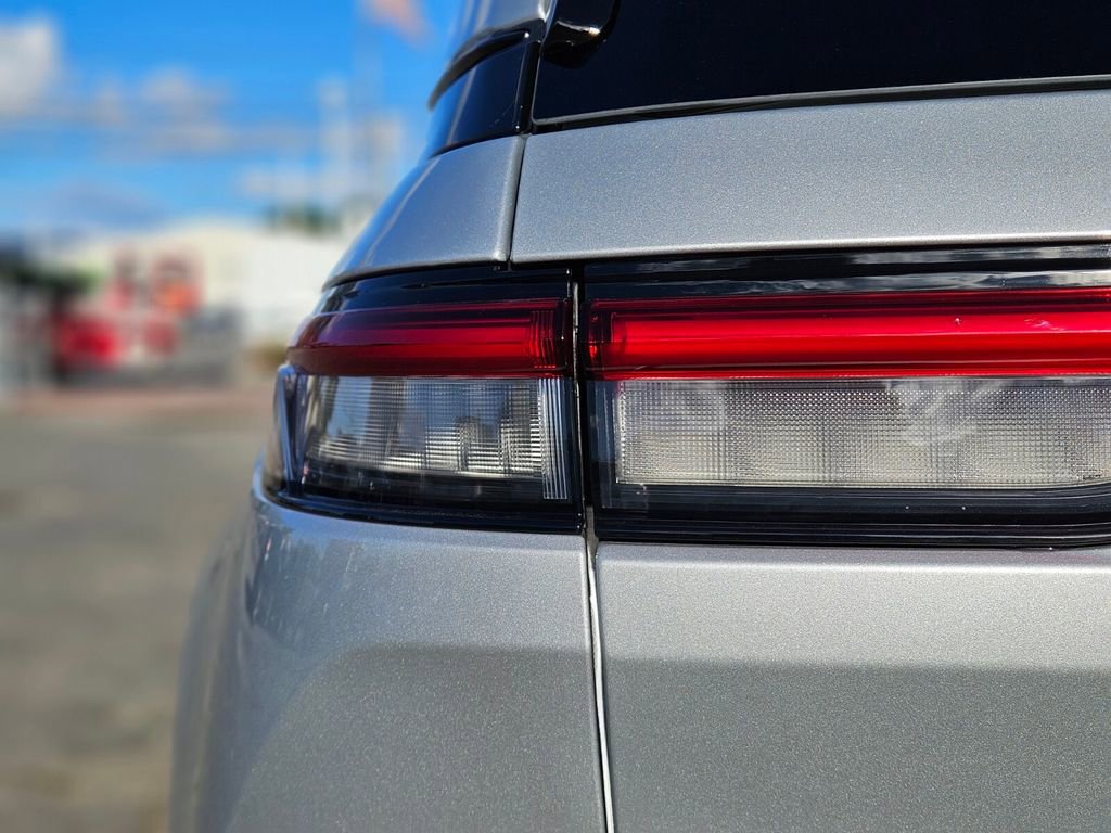 New 2025 Jeep Grand Cherokee Altitude image 9