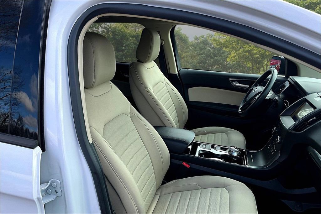 Certified 2020 Ford Edge SE image 7