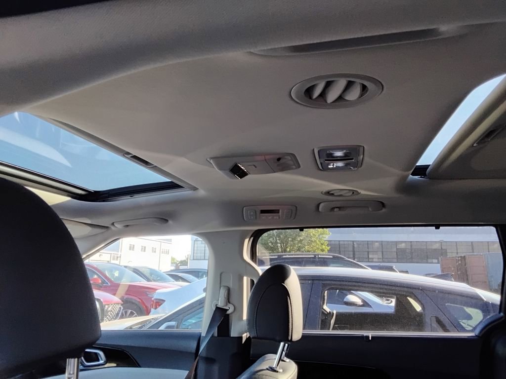 Used 2024 Kia Carnival SX Prestige FWD image 12