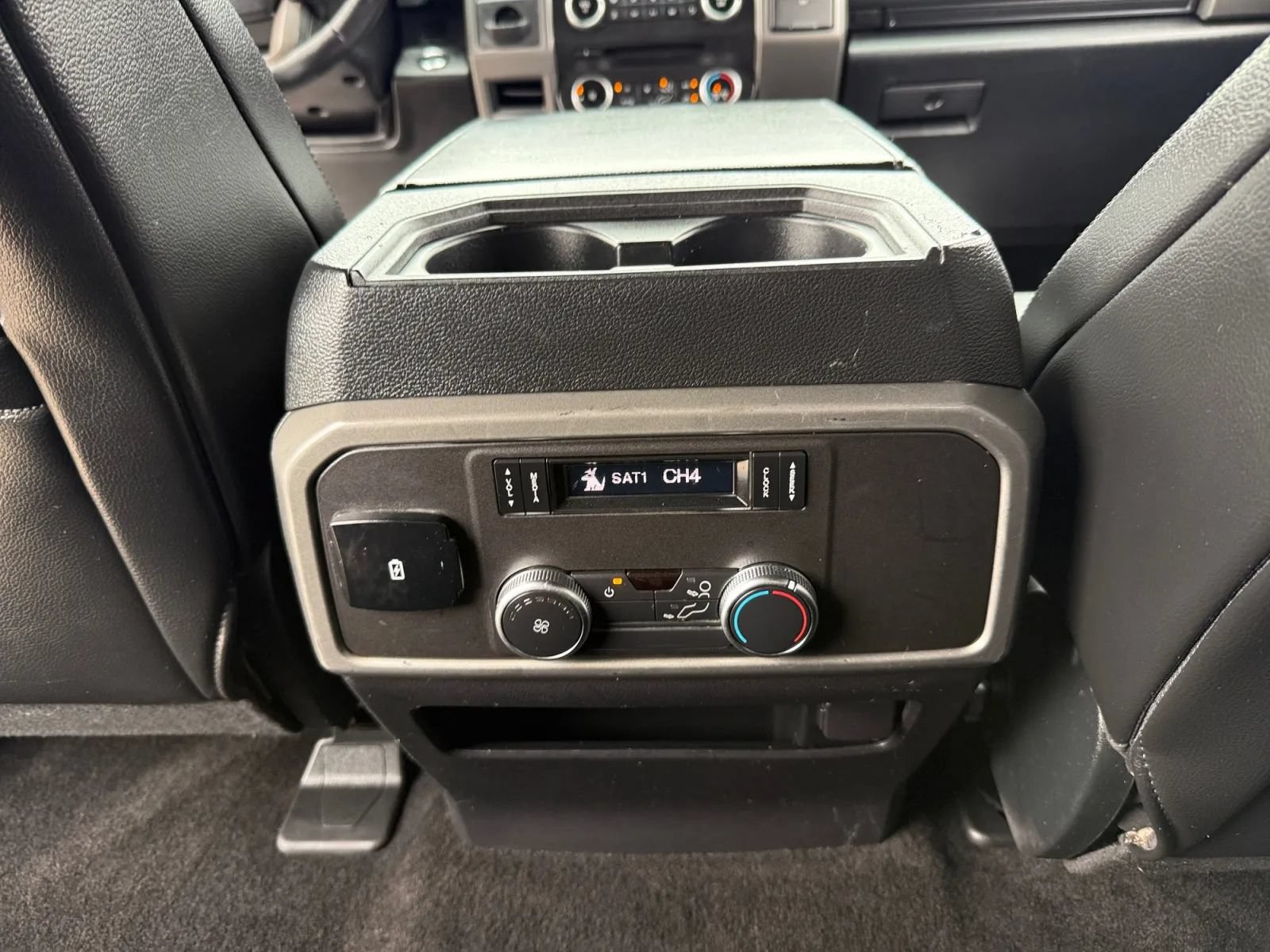 Used 2018 Ford Expedition XLT AWD/4WD image 34