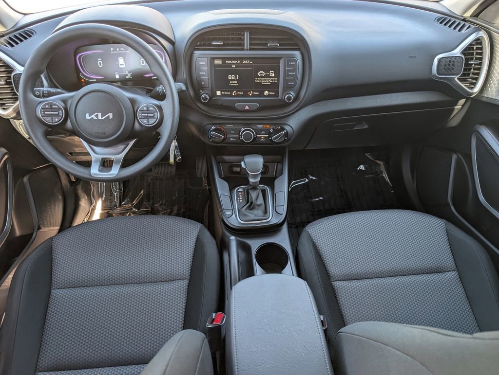 Certified 2025 Kia Soul LX image 20