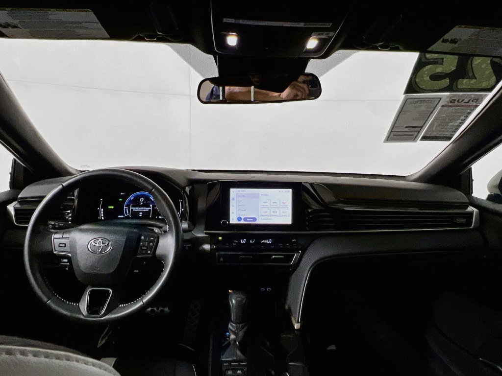 Used 2025 Toyota Camry SE FWD image 27
