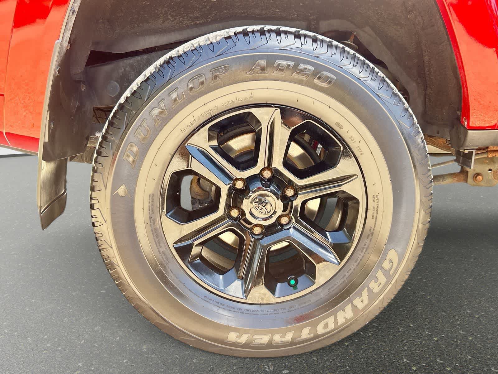 Used 2015 Toyota 4Runner SR5 AWD/4WD image 5