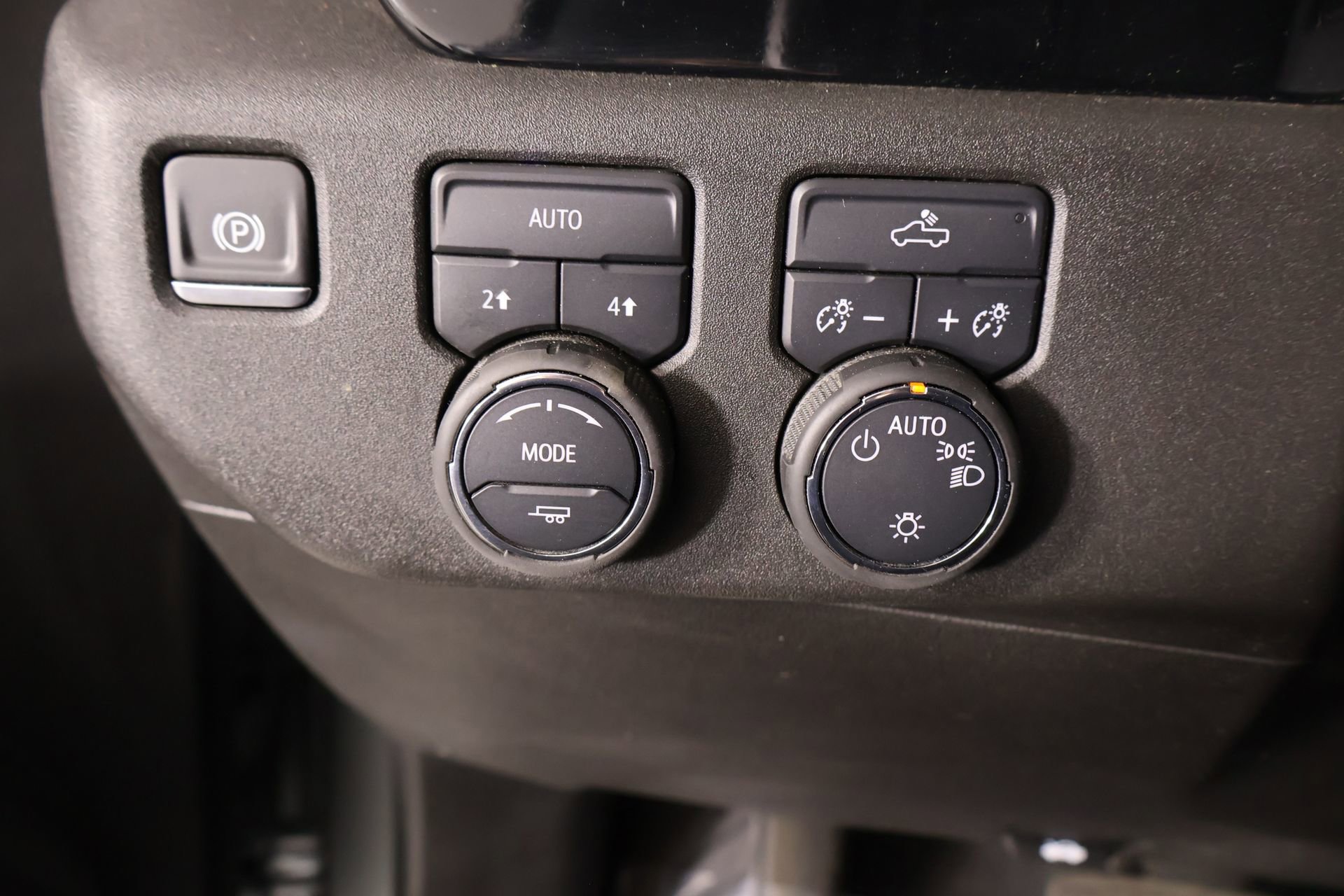 Used 2025 Chevrolet Silverado 1500 LT AWD/4WD image 8