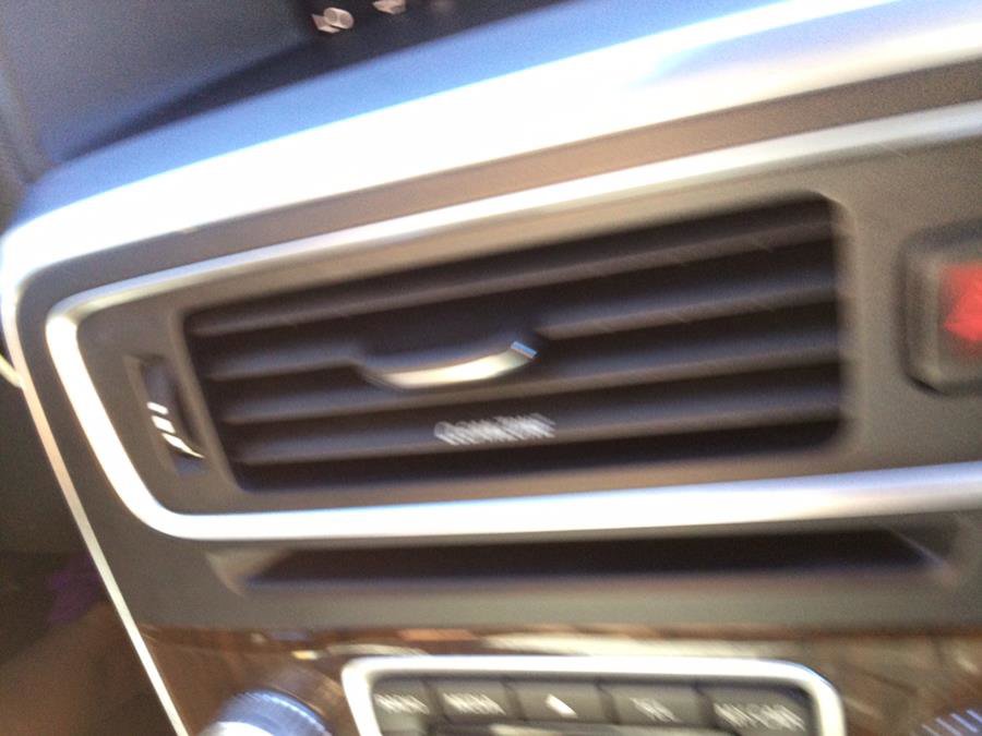 Used 2017 Volvo V60 T5 Cross Country w/ Climate Package image 11