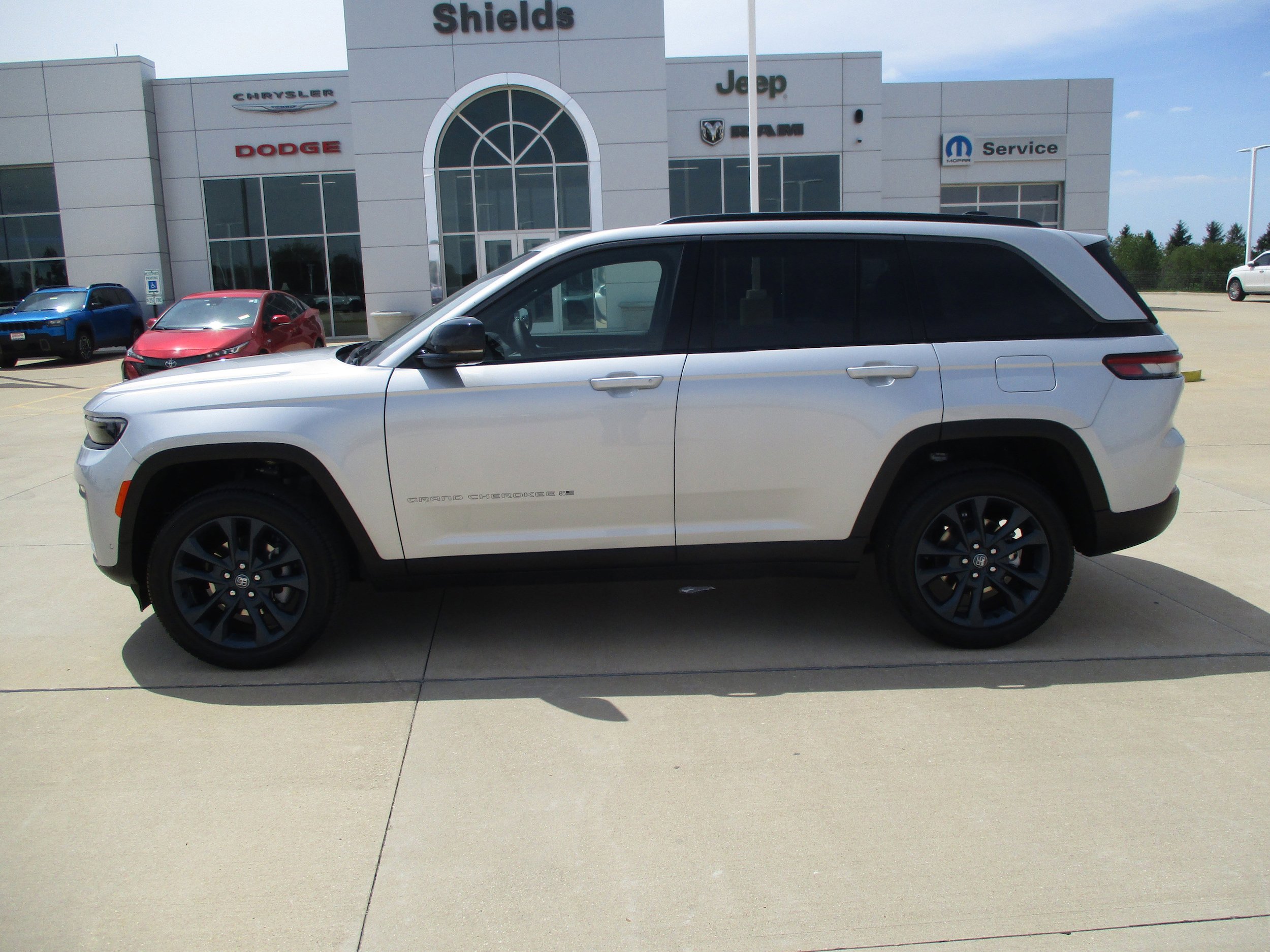 New 2026 Jeep Grand Cherokee Limited AWD/4WD image 3