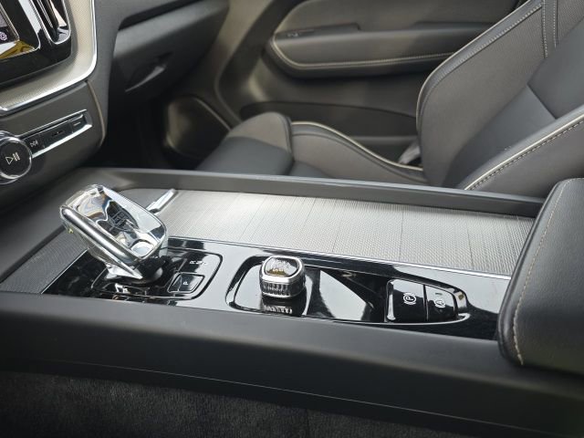 Certified 2023 Volvo XC60 B6 Ultimate w/ Protection Package Premier image 35