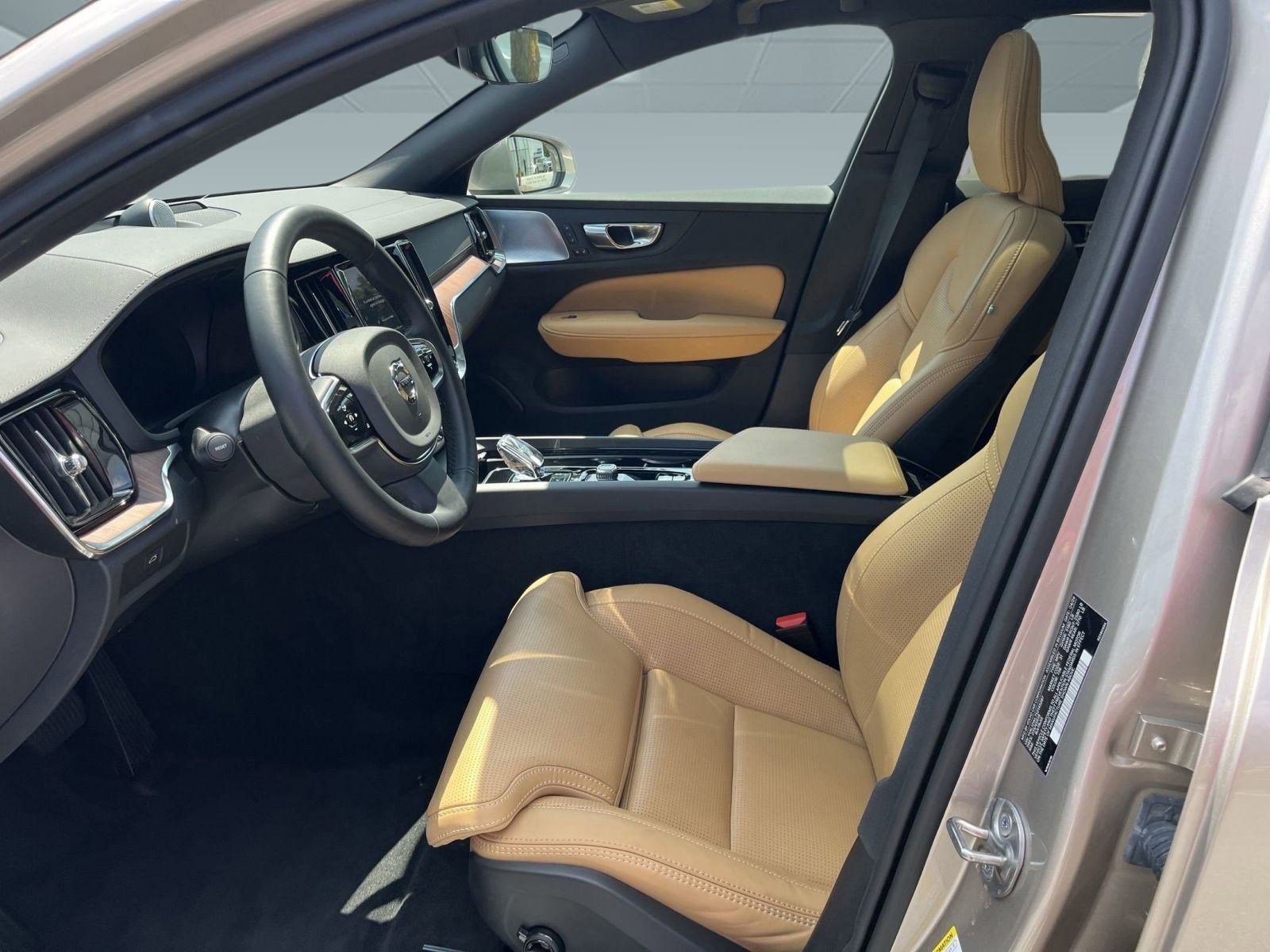 Certified 2025 Volvo V60 B5 Cross Country Ultra image 5