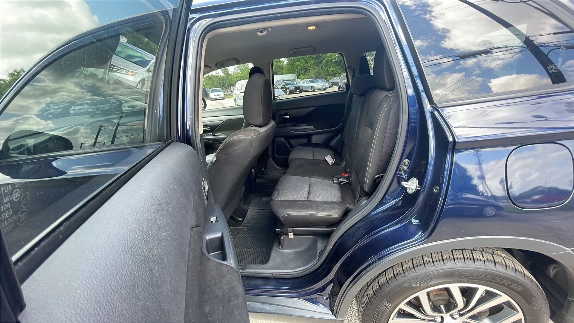 Used 2018 Mitsubishi Outlander LE FWD image 13
