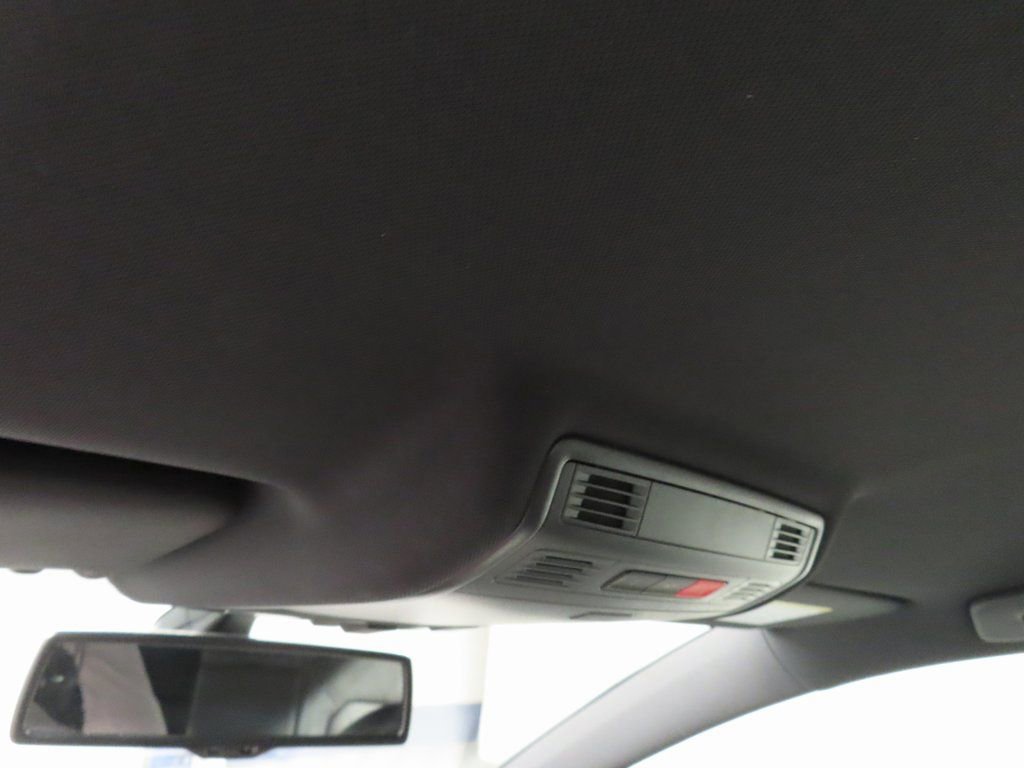 Used 2016 Volkswagen Golf R 4-Door image 18