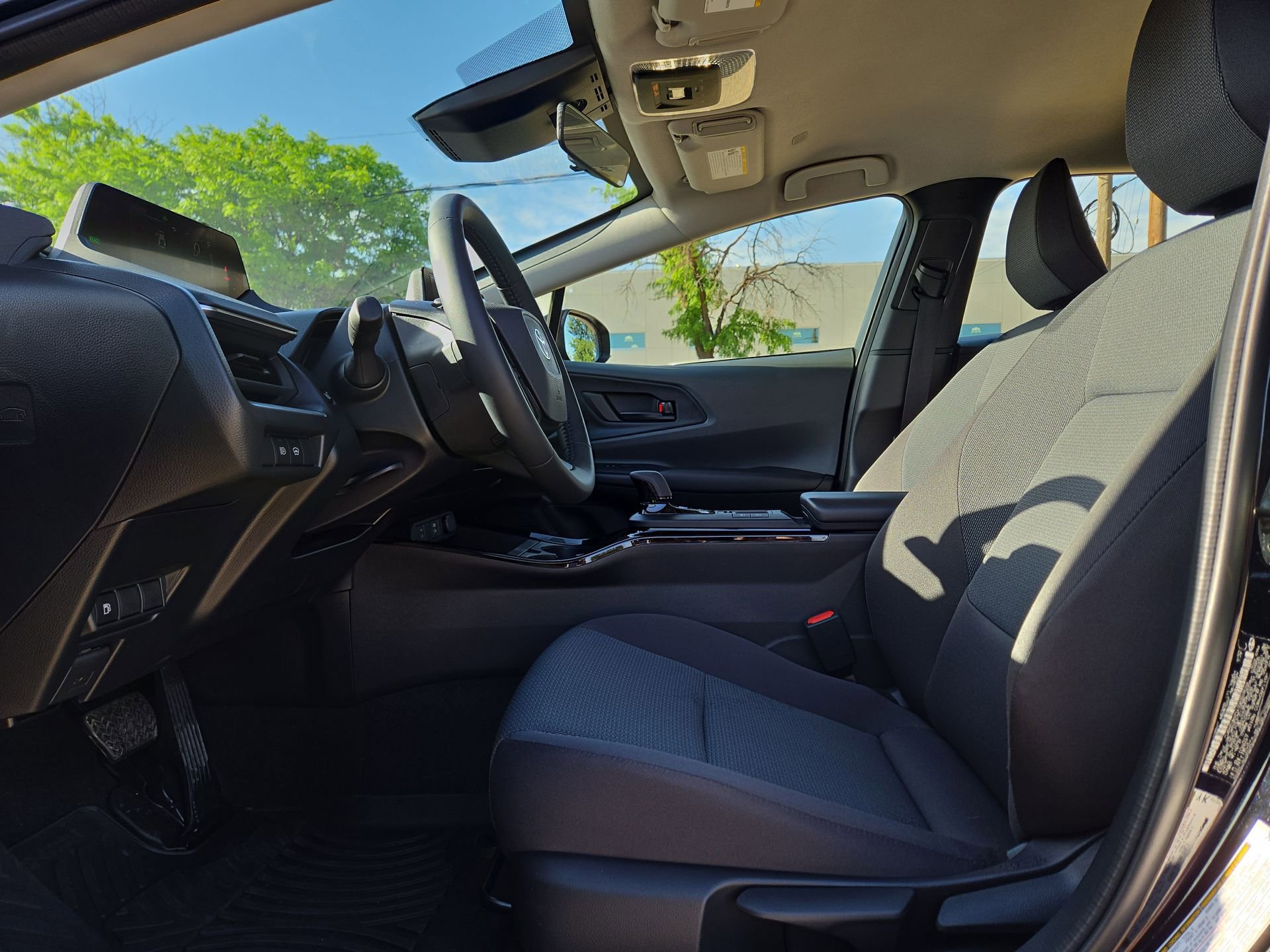 Used 2025 Toyota Prius LE FWD image 16