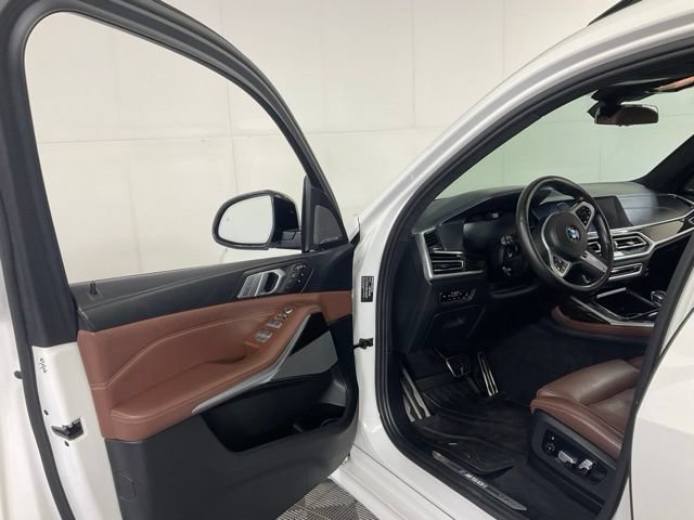 Used 2020 BMW X7 M50i w/ Dynamic Handling Package AWD/4WD image 21
