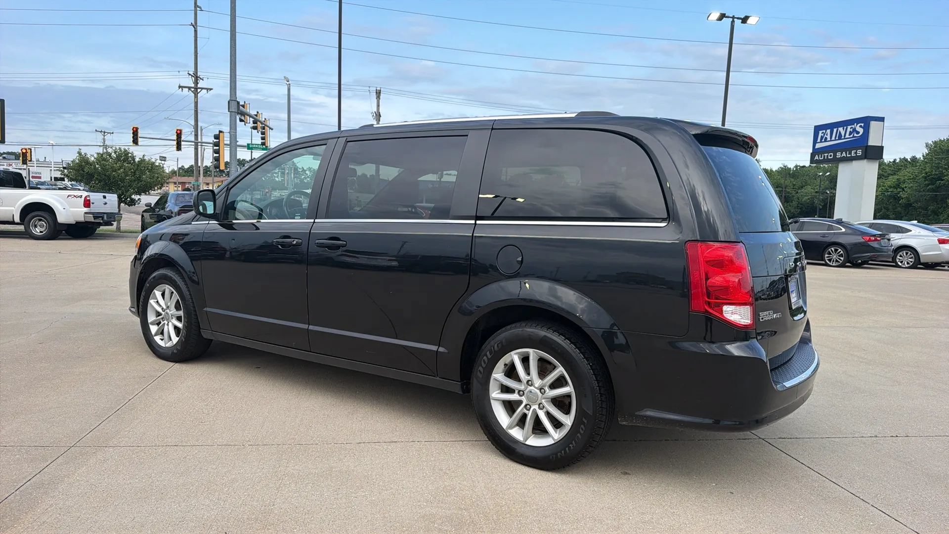 Used 2019 Dodge Grand Caravan SXT w/ Driver Convenience Group FWD image 12