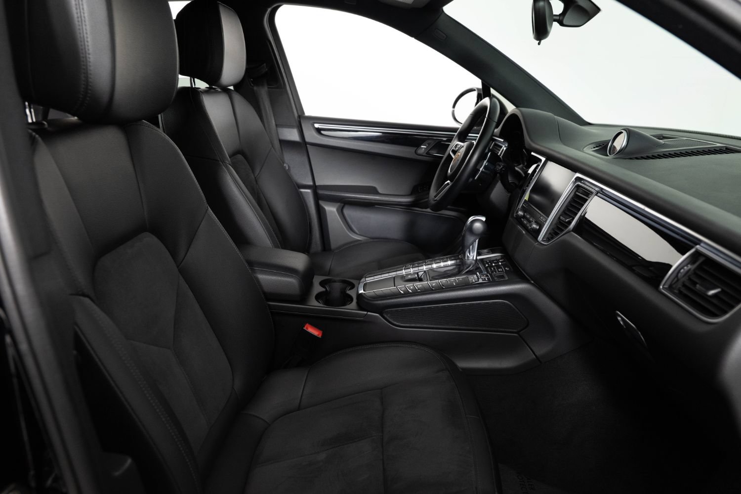 Used 2017 Porsche Macan AWD/4WD image 26