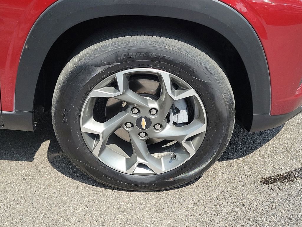 Used 2025 Chevrolet Trax LT w/ LT Convenience Package FWD image 7