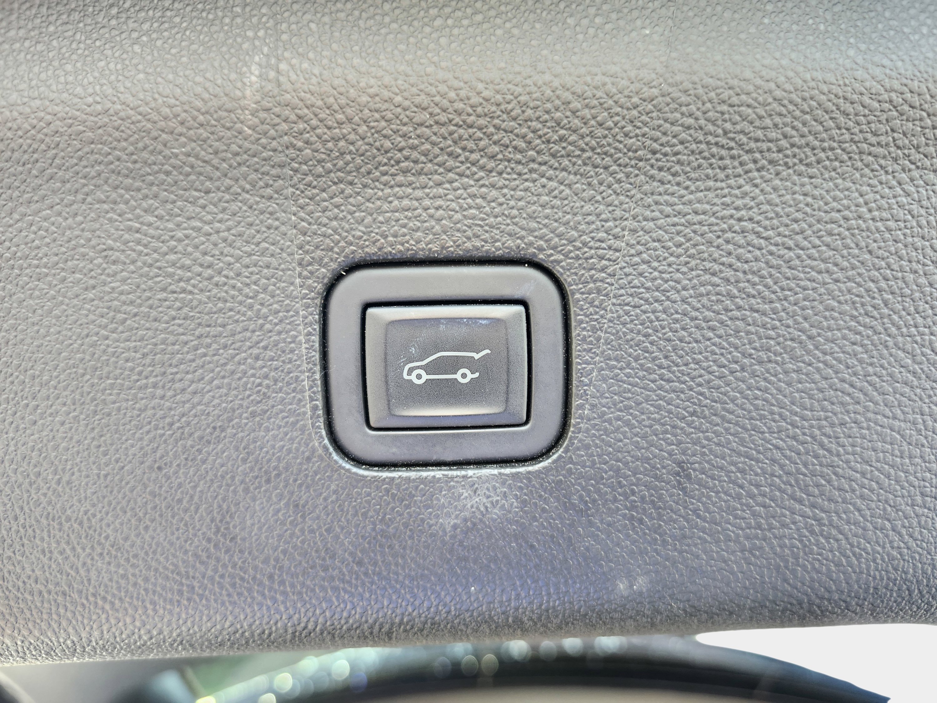 Used 2023 Buick Enclave Essence w/ Experience Buick Package image 32