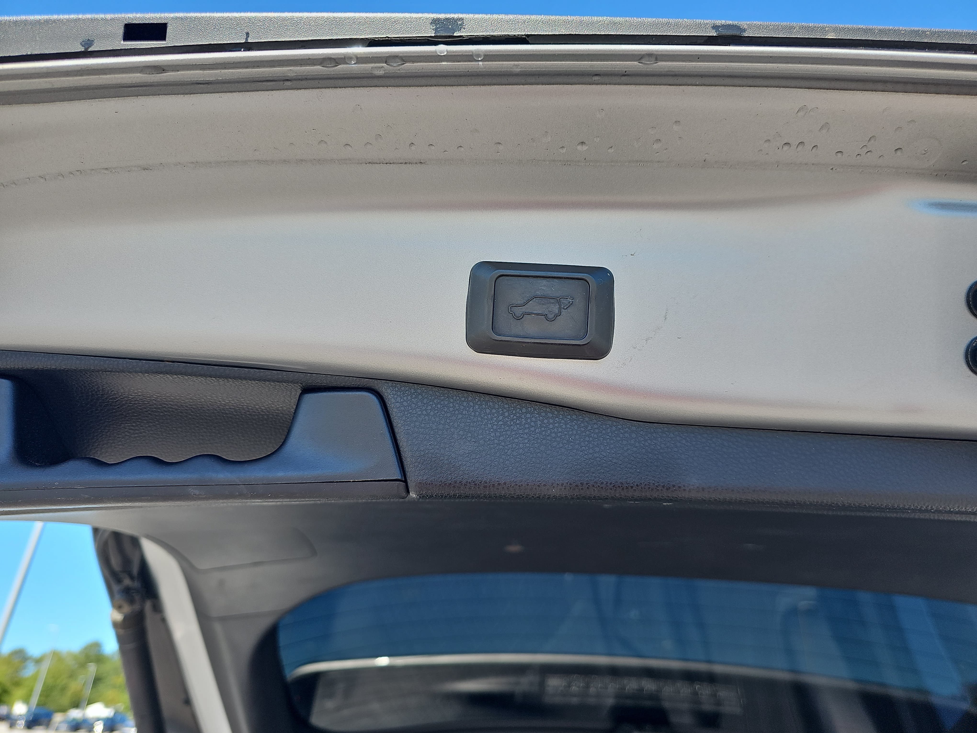Used 2019 Toyota RAV4 Limited FWD image 14
