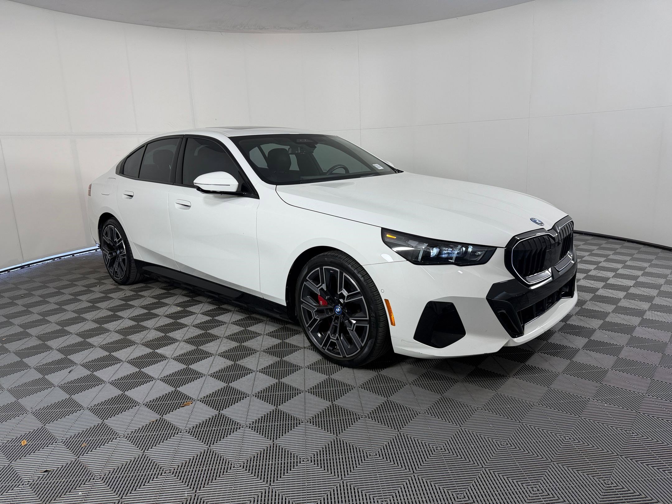 Used 2024 BMW i5 eDrive40i w/ M Sport Package RWD image 7