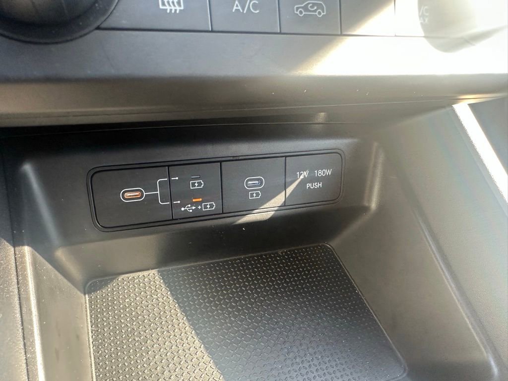 Used 2025 Hyundai Tucson SE image 18