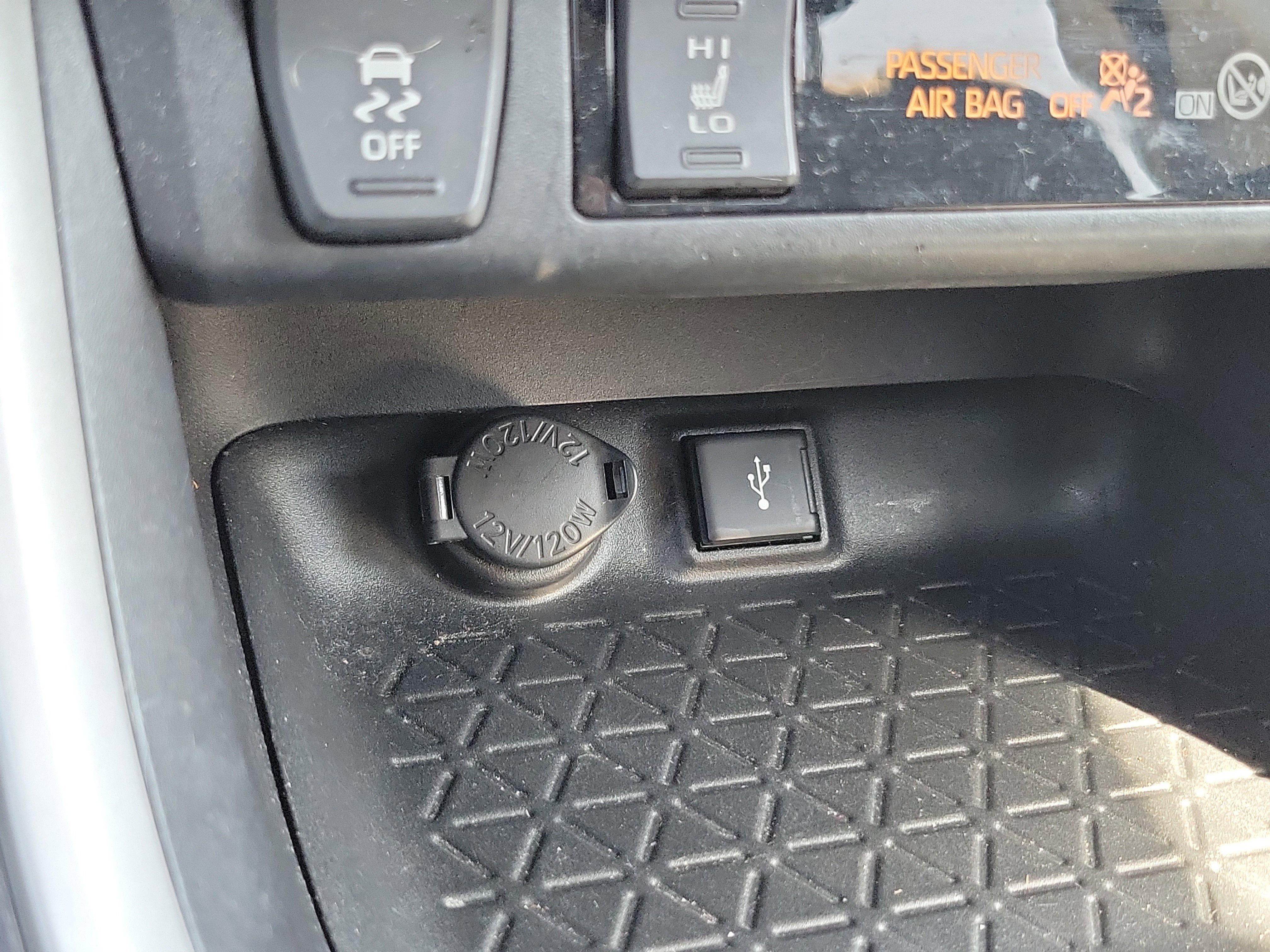 Used 2022 Toyota RAV4 XLE image 29