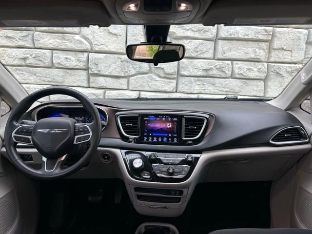 Certified 2017 Chrysler Pacifica Touring FWD image 10