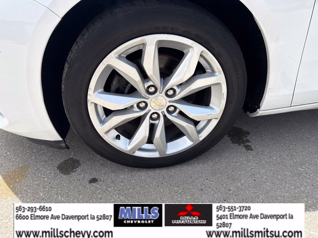 Used 2018 Chevrolet Impala LT w/ Sunroof and Spoiler Package FWD image 9