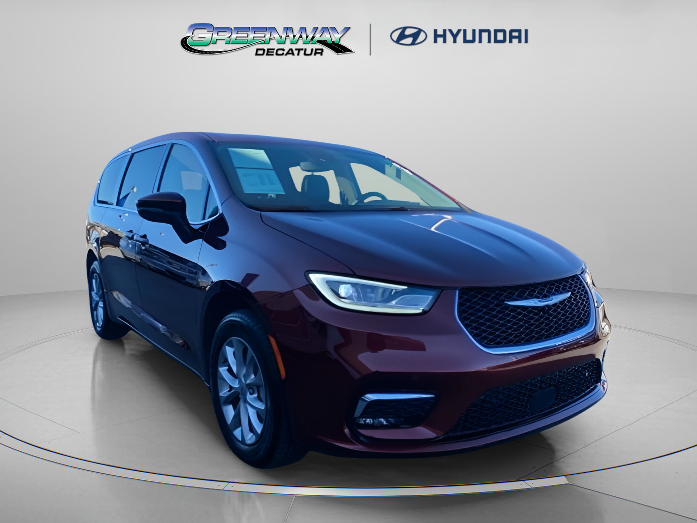 Used 2023 Chrysler Pacifica Touring-L image 1