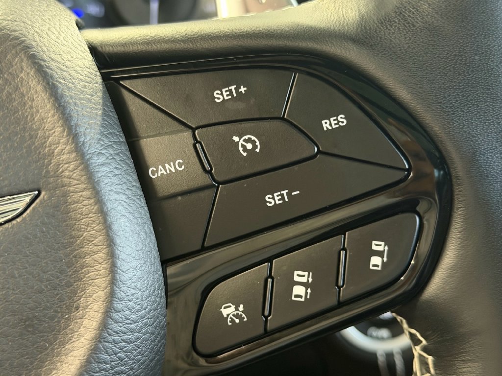 Used 2023 Chrysler 300 C RWD image 28