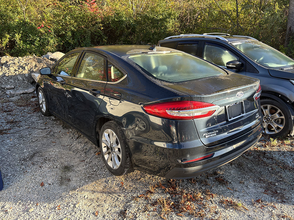 Used 2020 Ford Fusion SE image 2