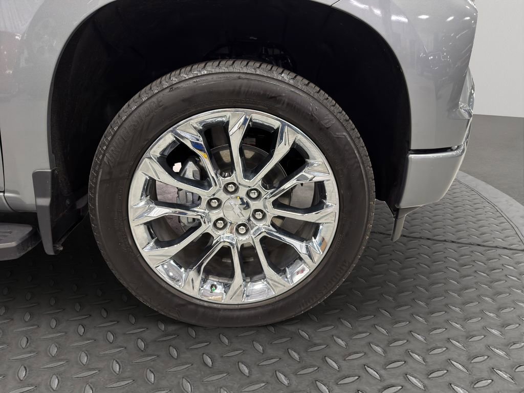 Used 2025 Chevrolet Silverado 1500 High Country w/ Technology Package image 15