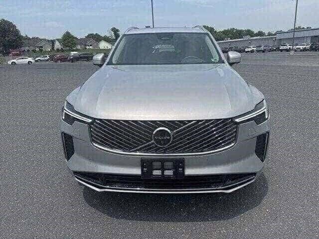 Used 2025 Volvo XC90 B6 Ultra w/ Protection Package Premier image 8