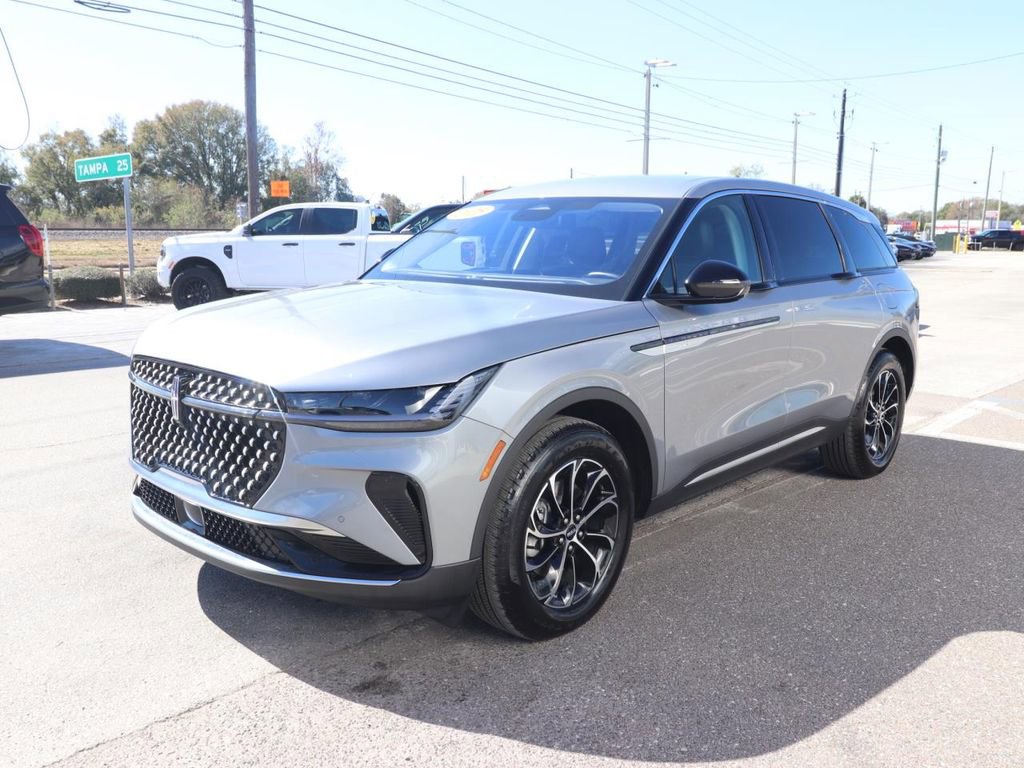 Used 2025 Lincoln Nautilus Premier image 5