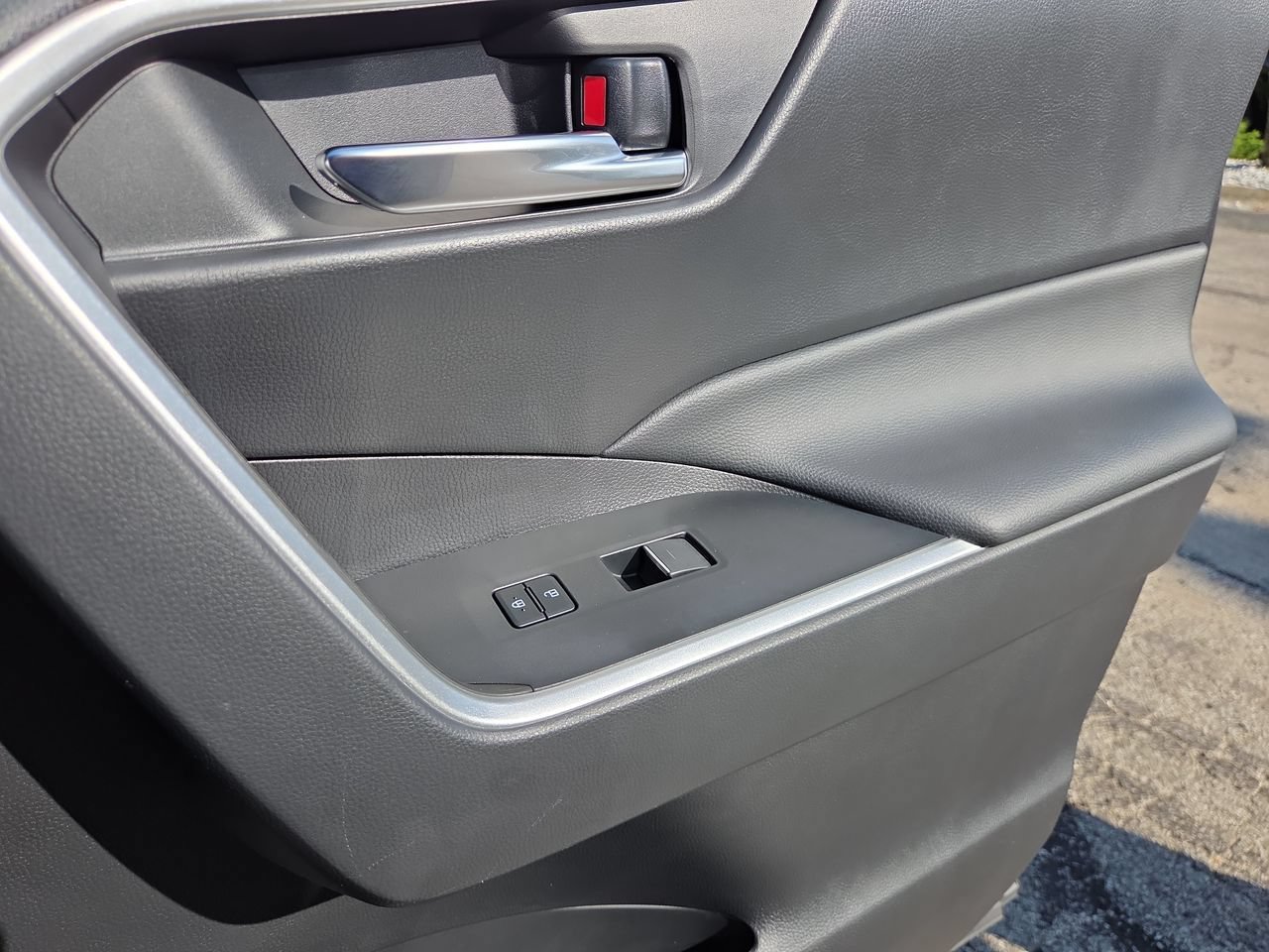 Used 2022 Toyota RAV4 XLE Premium FWD image 19