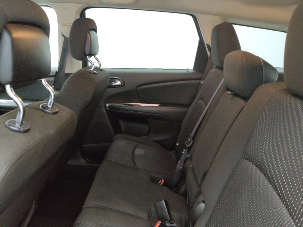 Used 2019 Dodge Journey SE w/ Connectivity Group FWD image 18