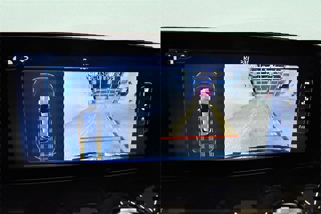 Used 2025 Mercedes-Benz GLA 250 4MATIC w/ Driver Assistance Package image 30