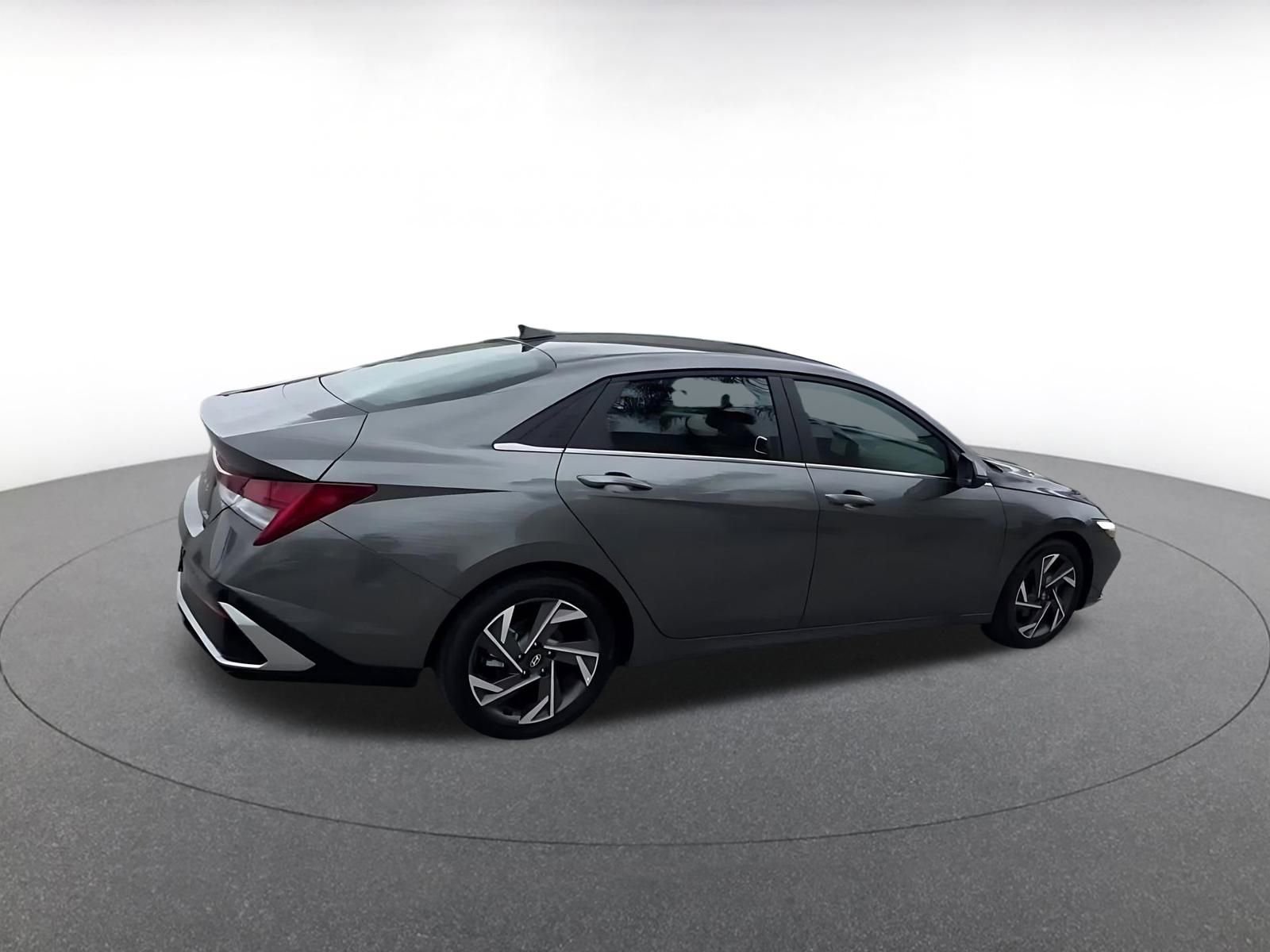 Used 2025 Hyundai Elantra Limited FWD image 15