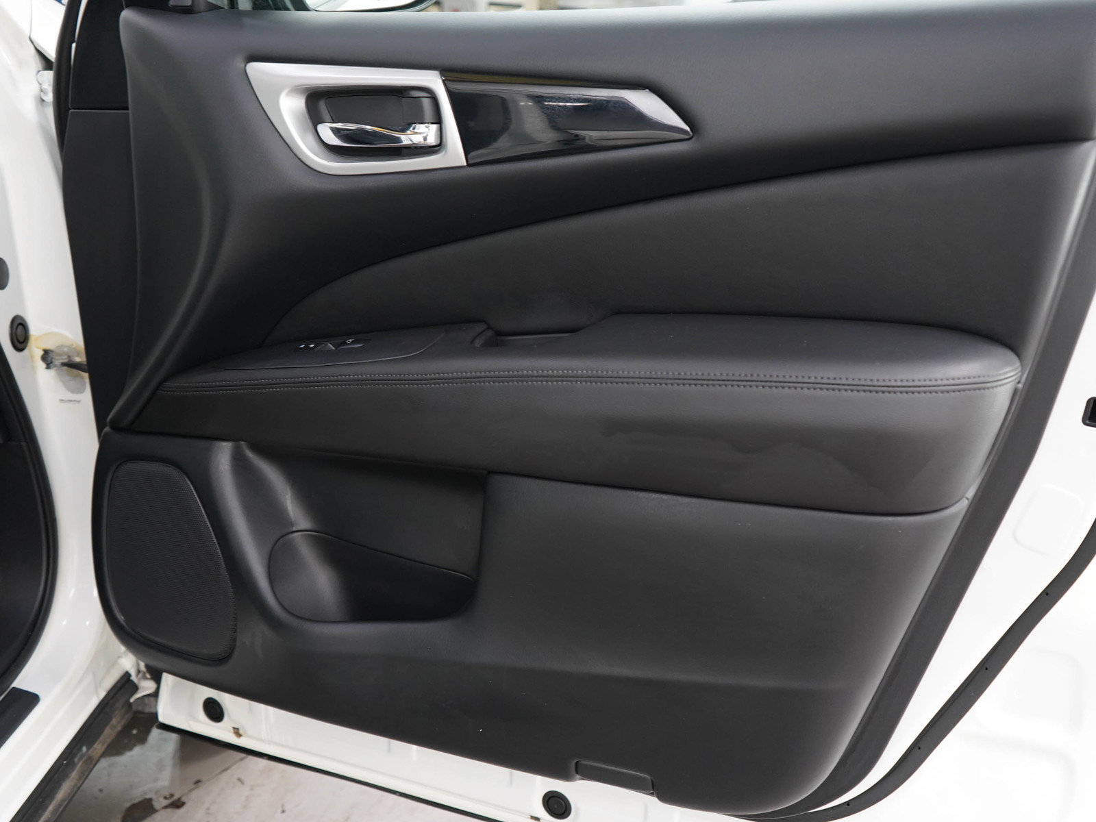 Used 2019 Nissan Pathfinder S AWD/4WD image 9