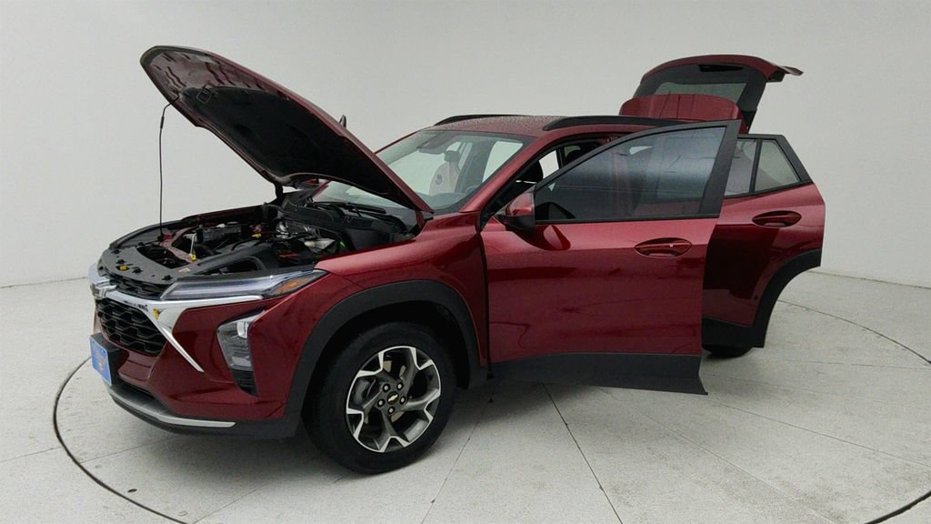 Used 2025 Chevrolet Trax LT w/ Driver Confidence Package FWD image 10