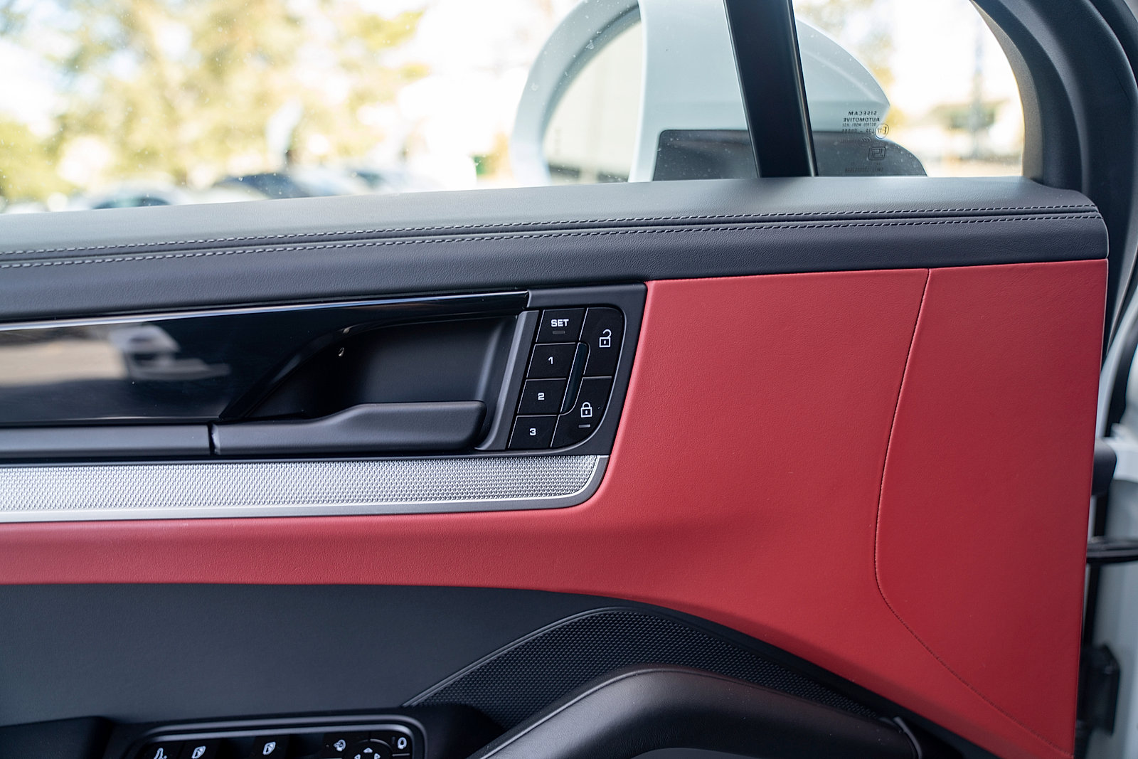 Certified 2025 Porsche Cayenne Coupe image 19