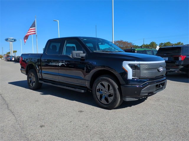 Used 2025 Ford F150 Lightning Flash image 2