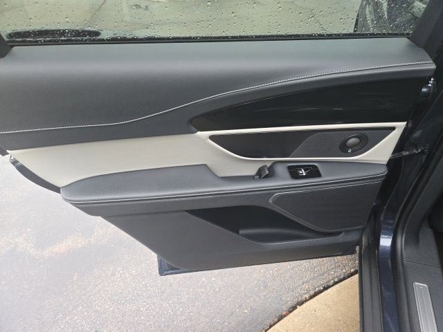 Certified 2024 Lincoln Nautilus Reserve w/ Equipment Group 202A image 30