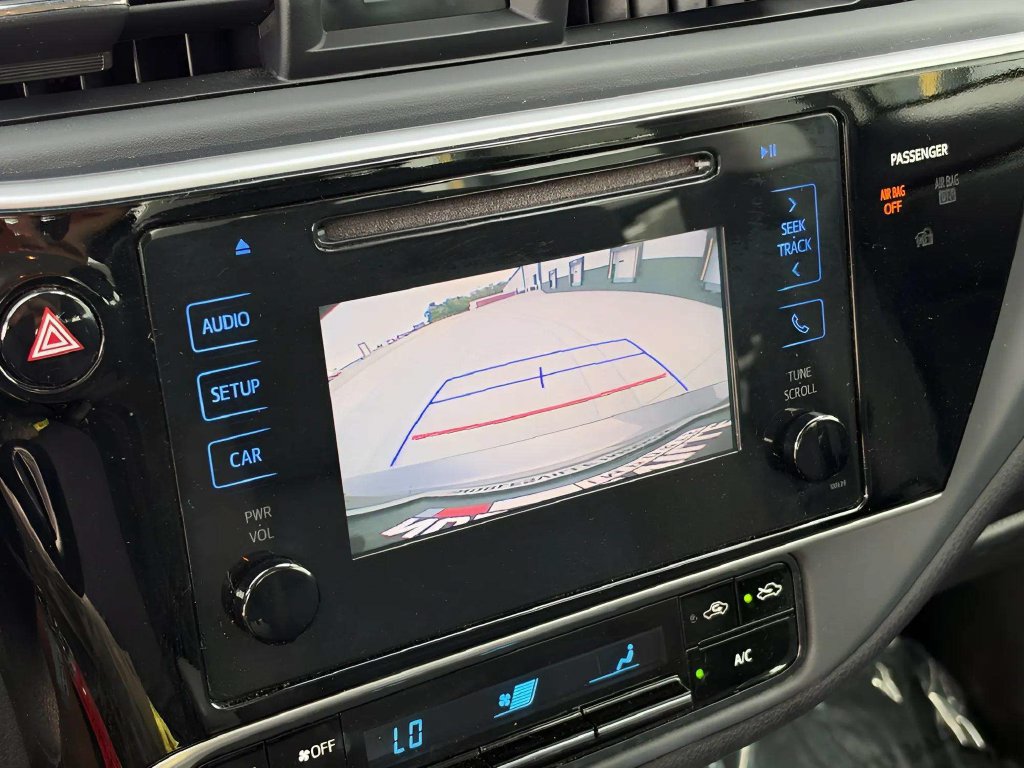 Used 2017 Toyota Corolla LE w/ Carpet Mat Package (TMS) FWD image 17