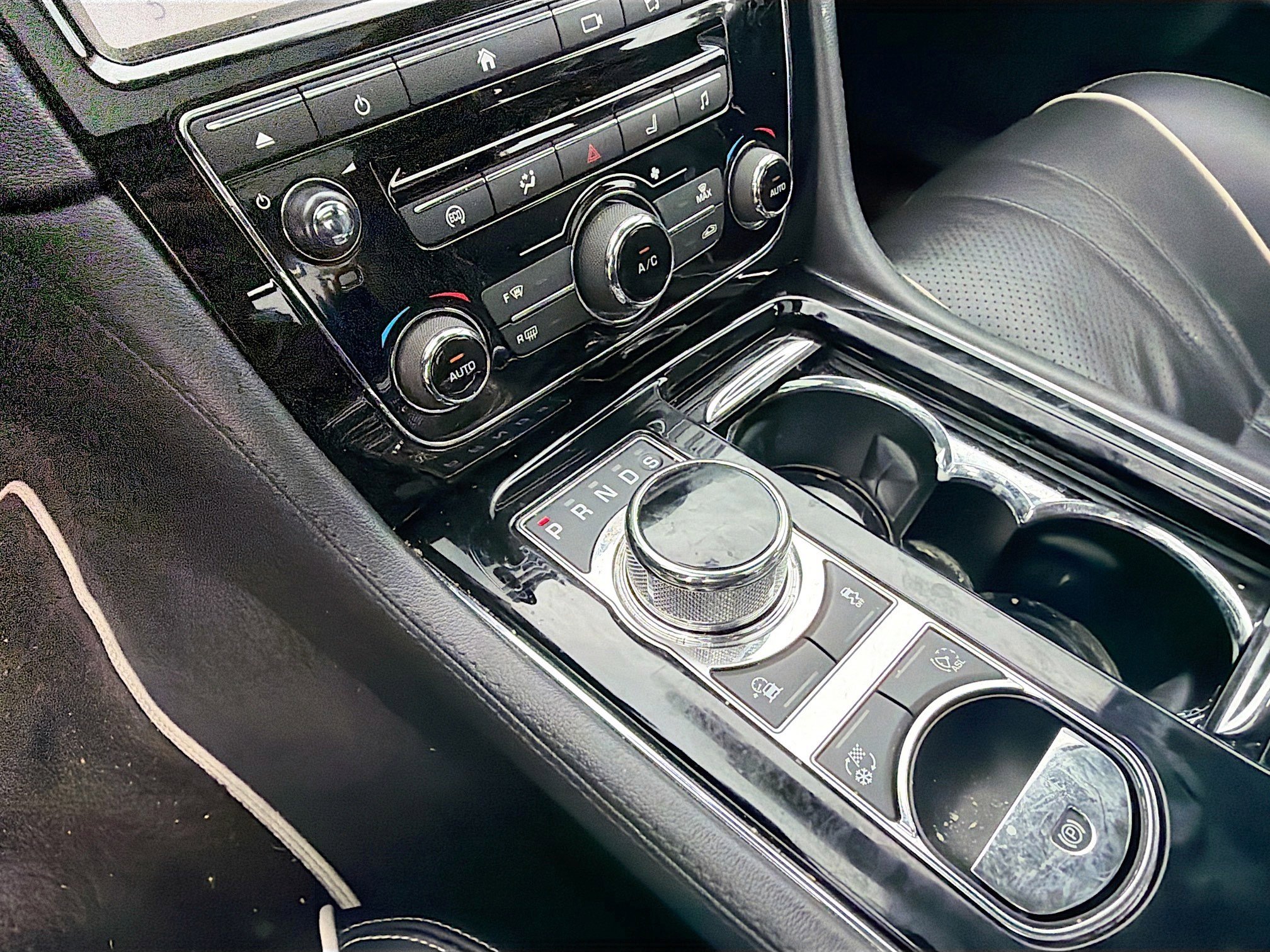 Used 2019 Jaguar XJ R-Sport image 31