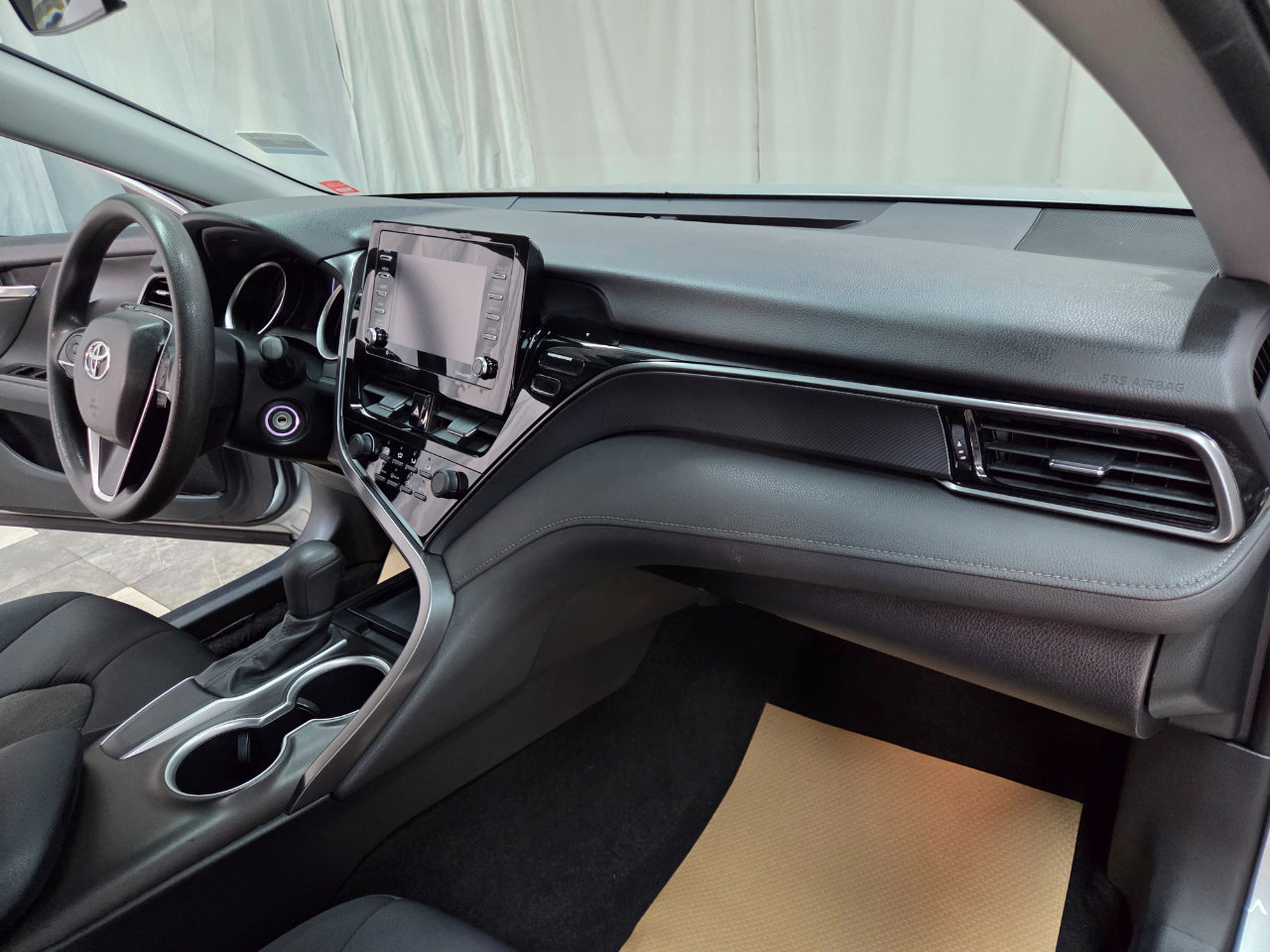Used 2021 Toyota Camry LE image 18