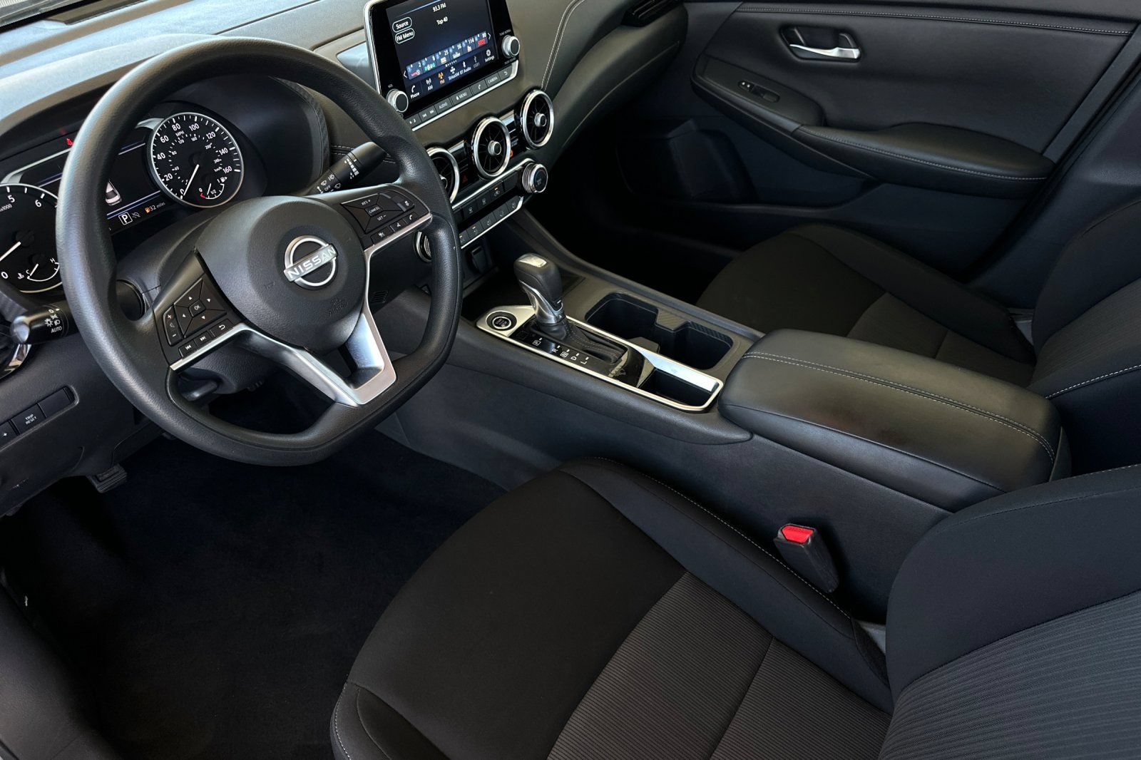 Used 2024 Nissan Sentra SV FWD image 9