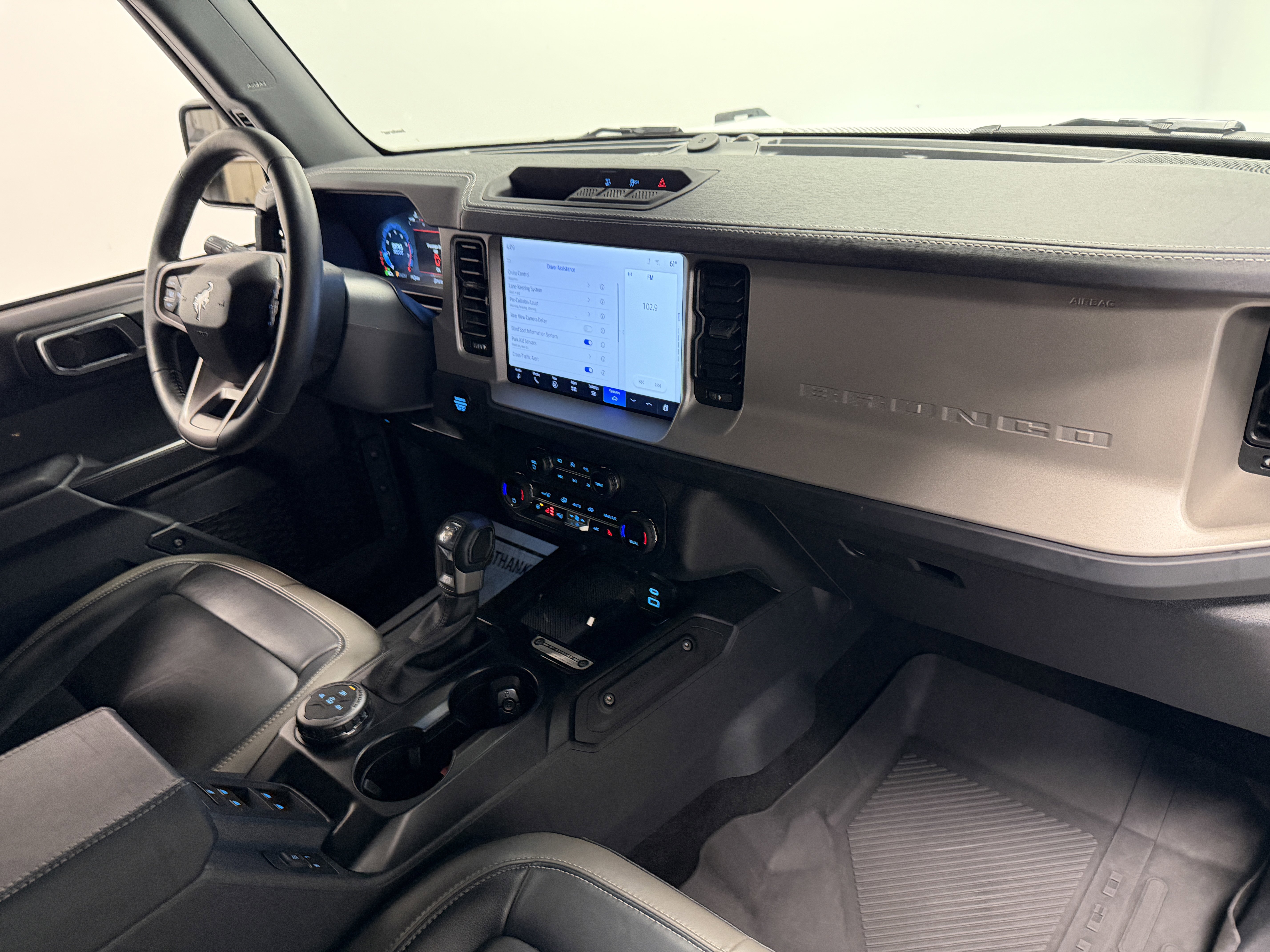 Used 2025 Ford Bronco Outer Banks image 27