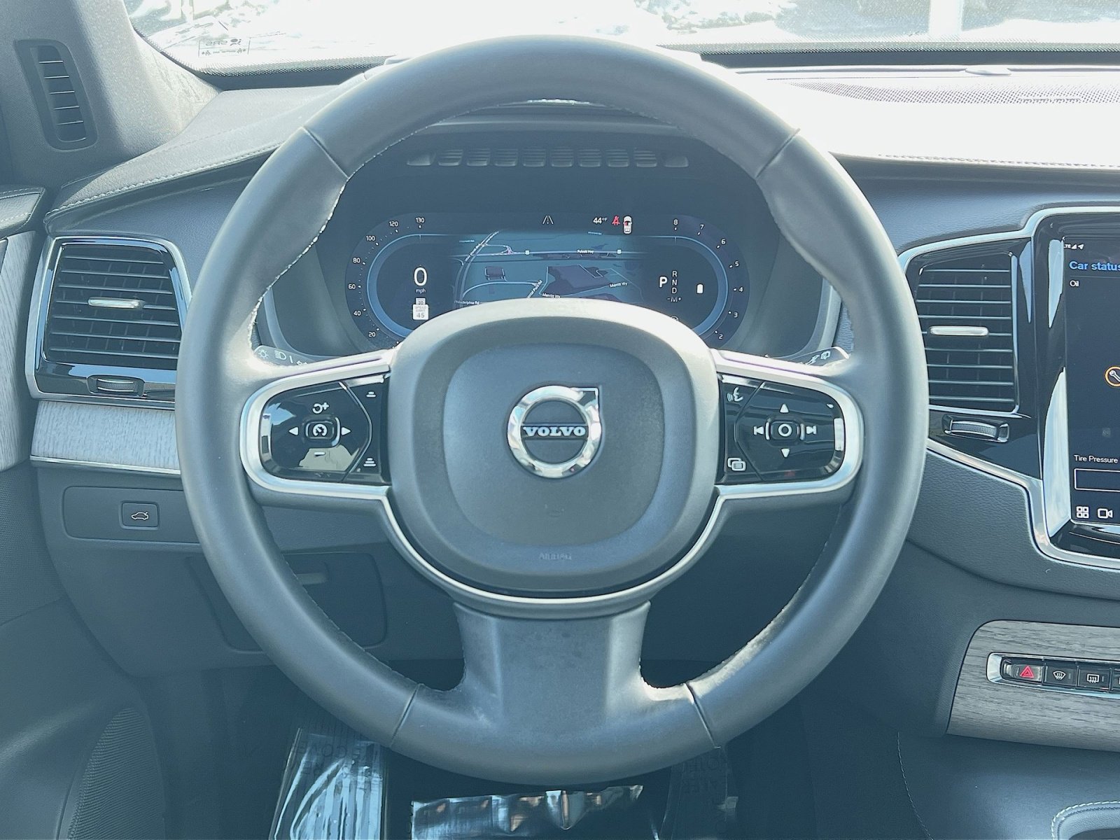 Used 2023 Volvo XC90 B6 Ultimate w/ Protection Package Premier image 16