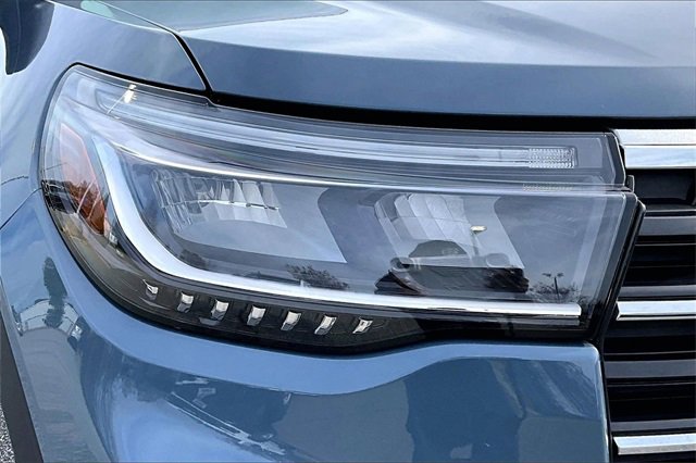 Used 2025 Ford Explorer Active w/ Active Comfort Package image 33