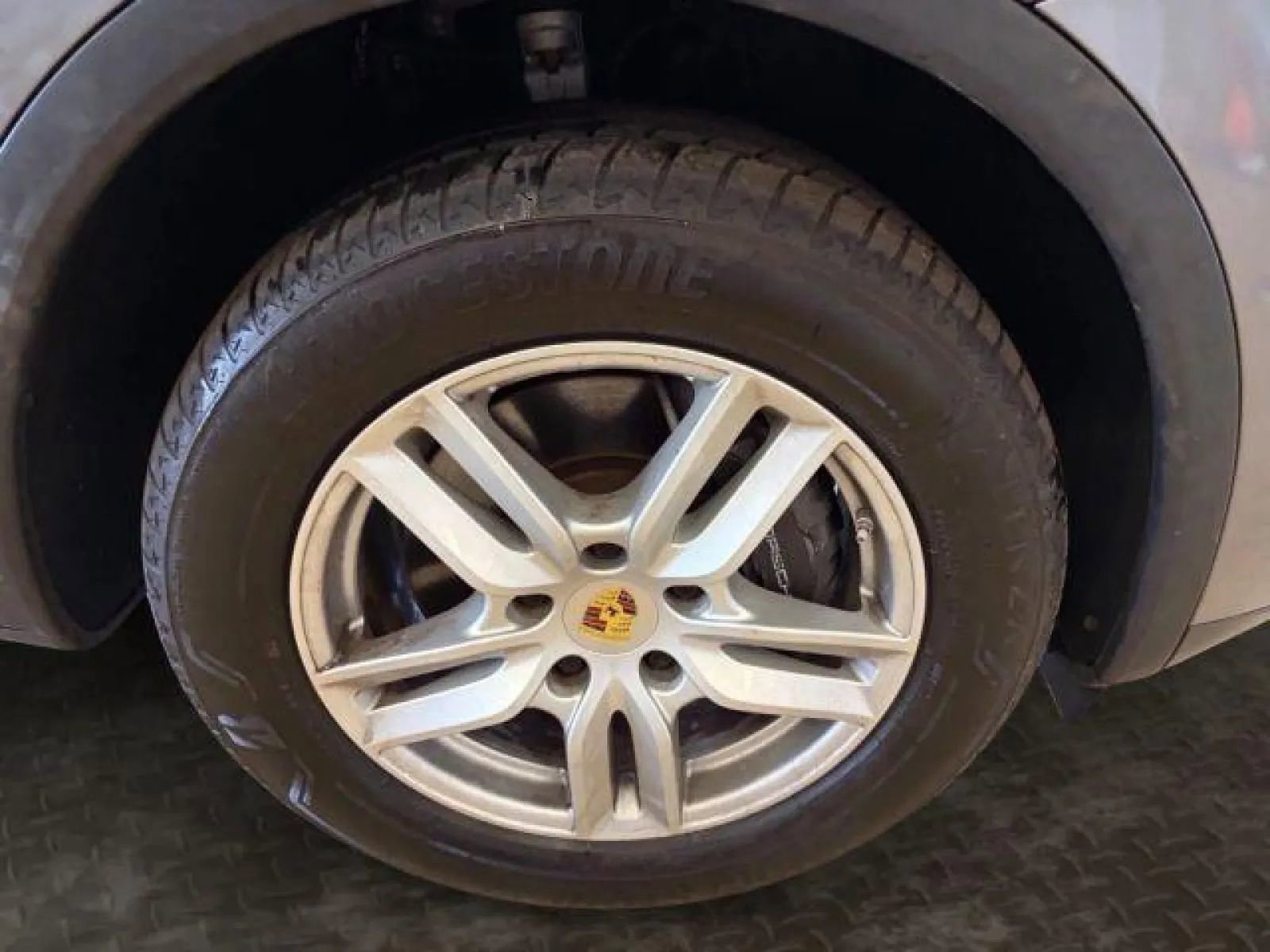 Used 2016 Porsche Cayenne w/ Premium Package Plus image 39