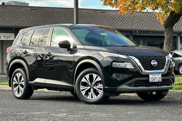 Used 2022 Nissan Rogue SV image 2